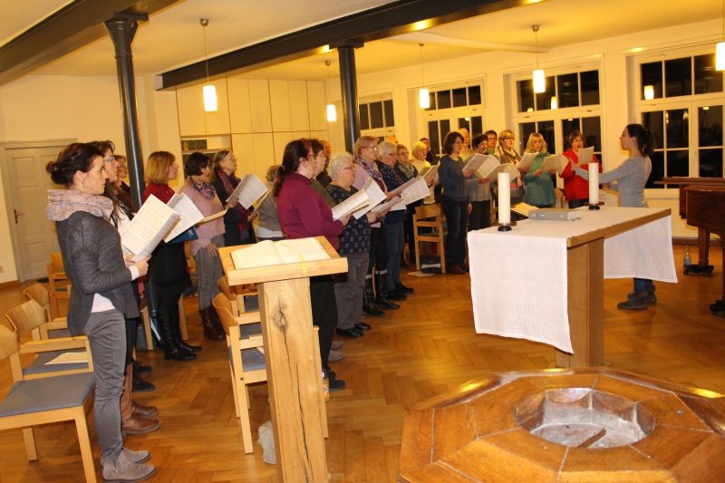Kantorei bei der wöchentlichen Chorprobe klein Kantorei bei der wöchentlichen Chorprobe klein
