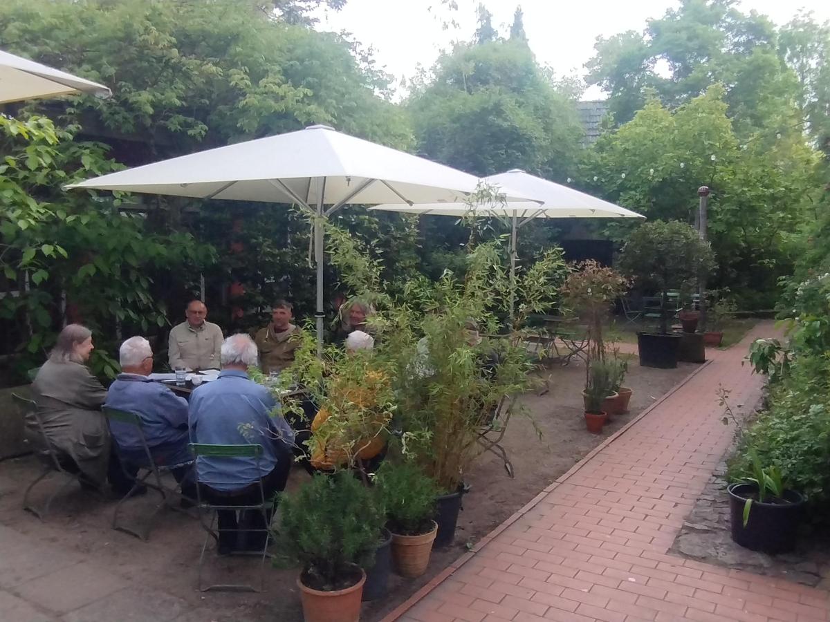 Umweltausschuss im Pfarrgarten Saxdorf | Foto: A. Wurch Umweltausschuss im Pfarrgarten Saxdorf | Foto: A. Wurch