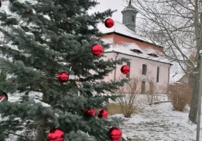 Weihnachtliche Stimmung an der Kirche Döllingen | Foto: Andrea Haupt